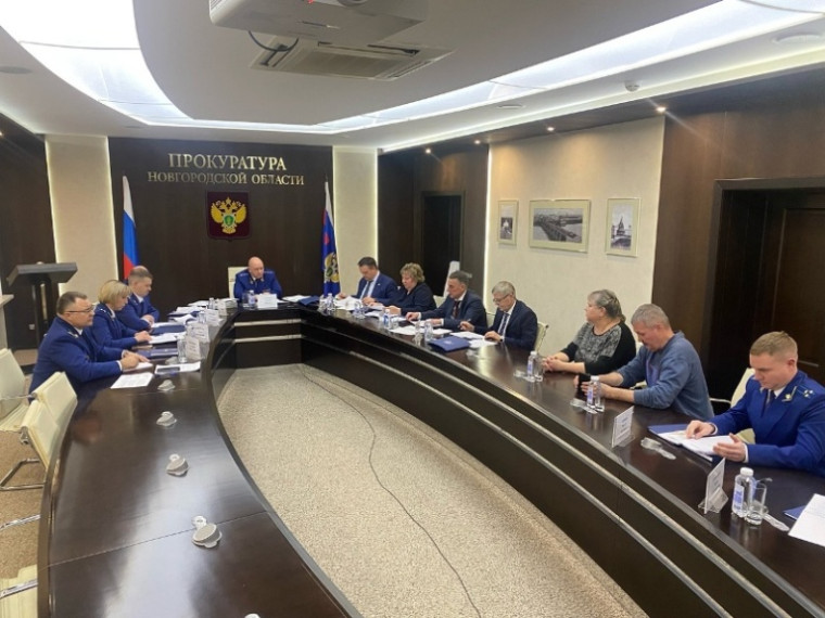 Заместитель Генерального прокурора России Алексей Захаров провел личный прием граждан в Новгородской области. Заместитель Генерального прокурора России Алексей Захаров провел личный прием граждан в Новгородской области.